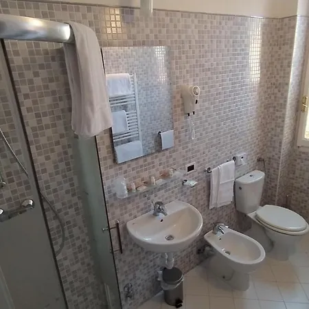 Moderno Готель Лукка