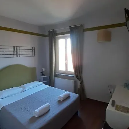 Moderno Готель Лукка